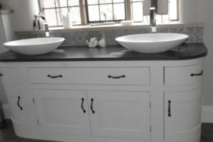 James AdcockFour-Corners-Trading-Hanmade-Kitchens-and-Interiors-Cotswolds-home-showroon-kitchen-fitted-bw-2a