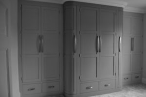 James AdcockFour-Corners-Trading-Hanmade-Kitchens-and-Interiors-Cotswolds-home-showroon-kitchen-fitted-bw-4